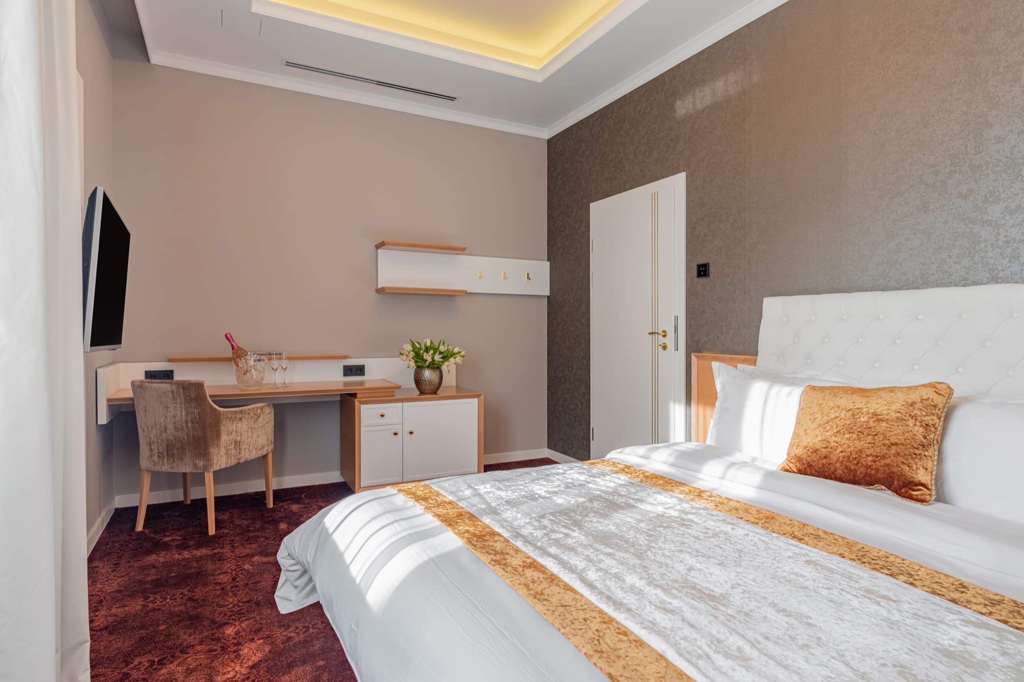 Guest room with work desk at Pergola Boutique Hotel Bucharest