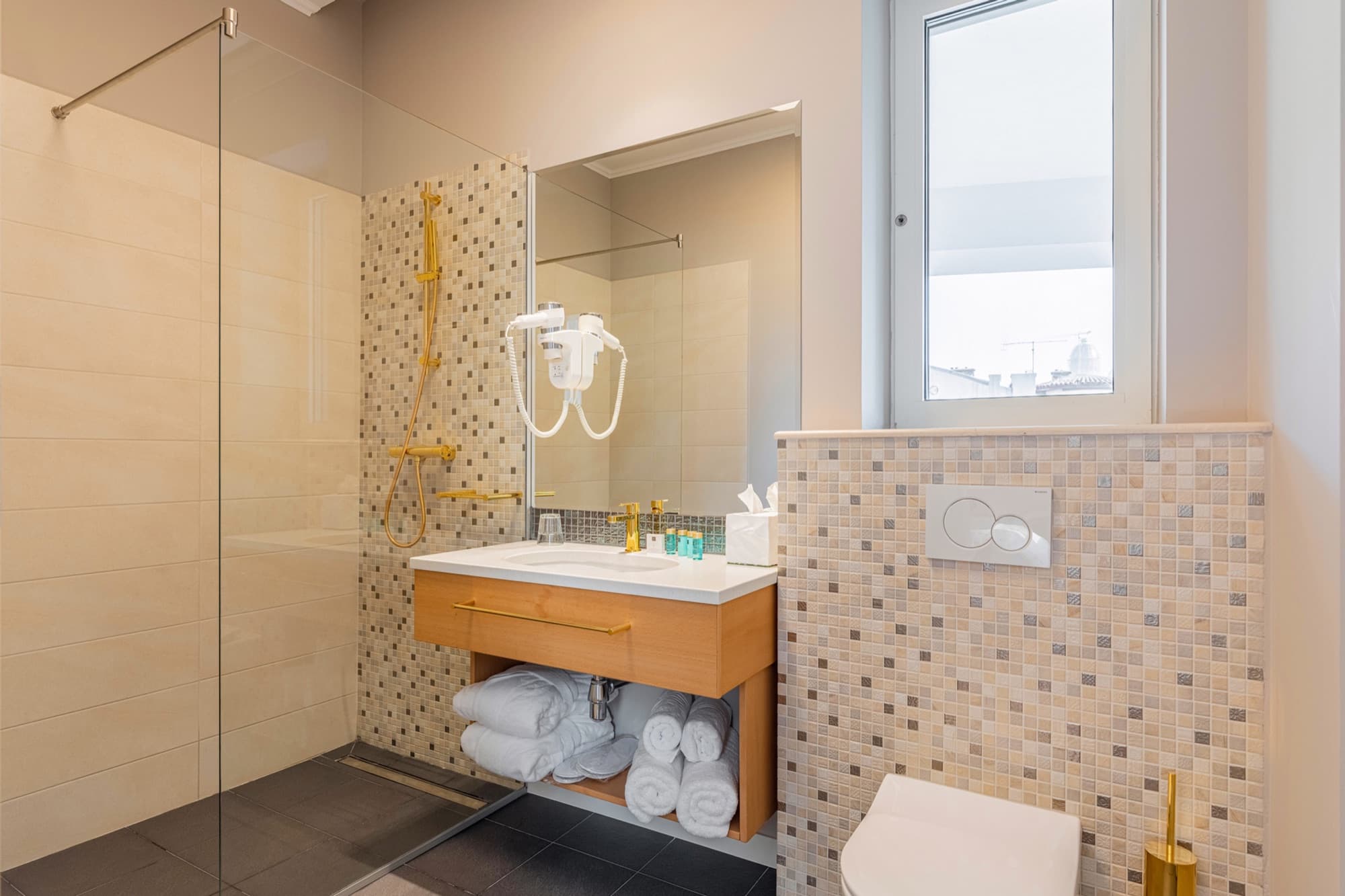 En-suite bathroom at Pergola Boutique Hotel Bucharest